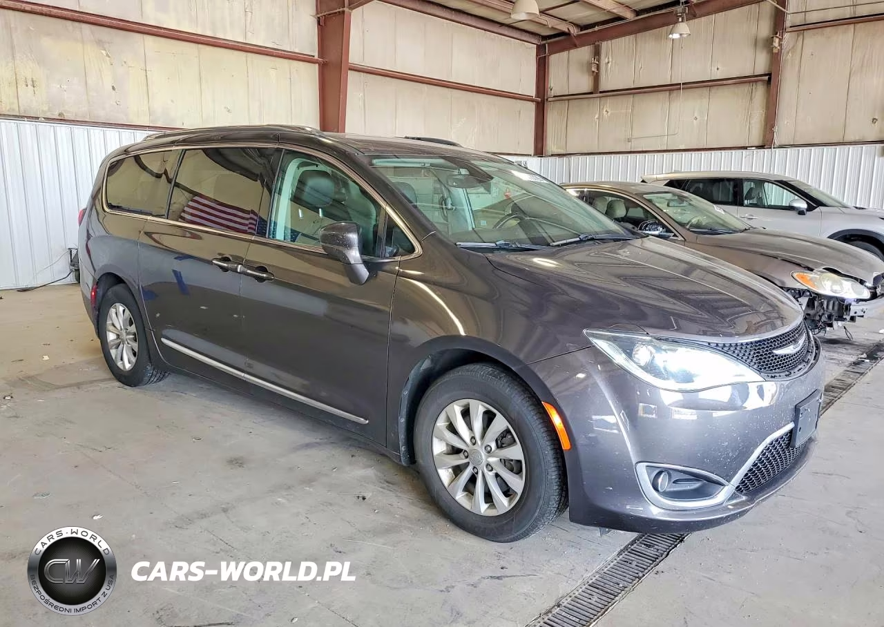2019 Chrysler Pacifica Touring L VIN:2C4RC1BG3KR626083 - 4