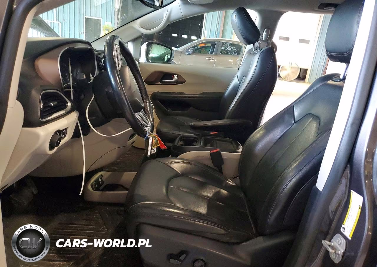 2019 Chrysler Pacifica Touring L VIN:2C4RC1BG3KR626083 - 7