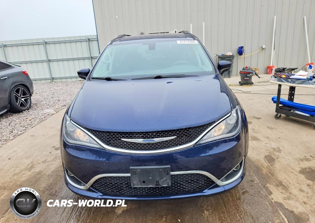 2017 Chrysler Pacifica Touring L VIN:2C4RC1BG8HR816955 - 5