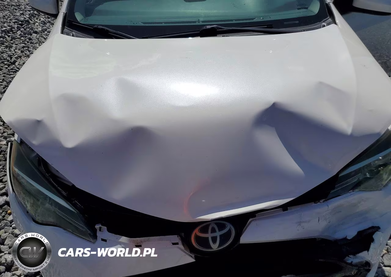 2018 Toyota Corolla Le VIN:5YFBURHE6JP808958 - 11