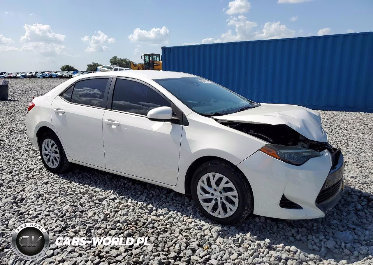2018 Toyota Corolla Le VIN:5YFBURHE6JP808958 - 4