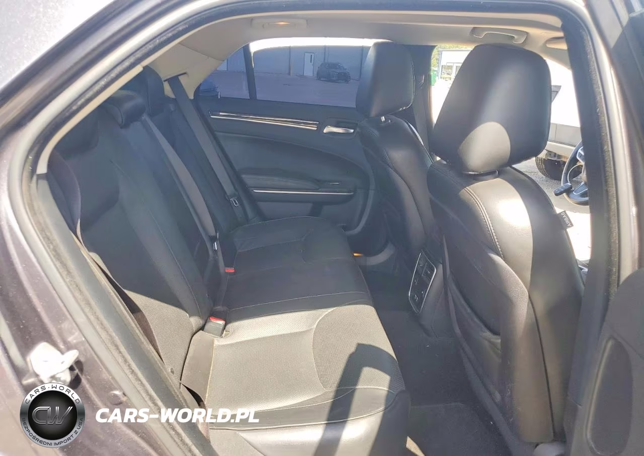 2019 Chrysler 300 Limited VIN:2C3CCAEG6KH722480 - 10