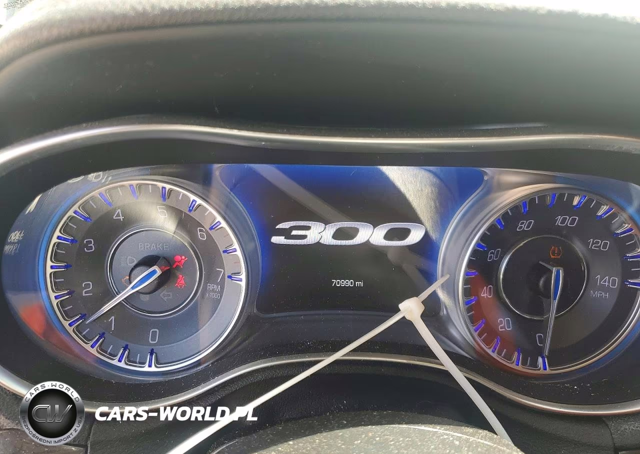2019 Chrysler 300 Limited VIN:2C3CCAEG6KH722480 - 9