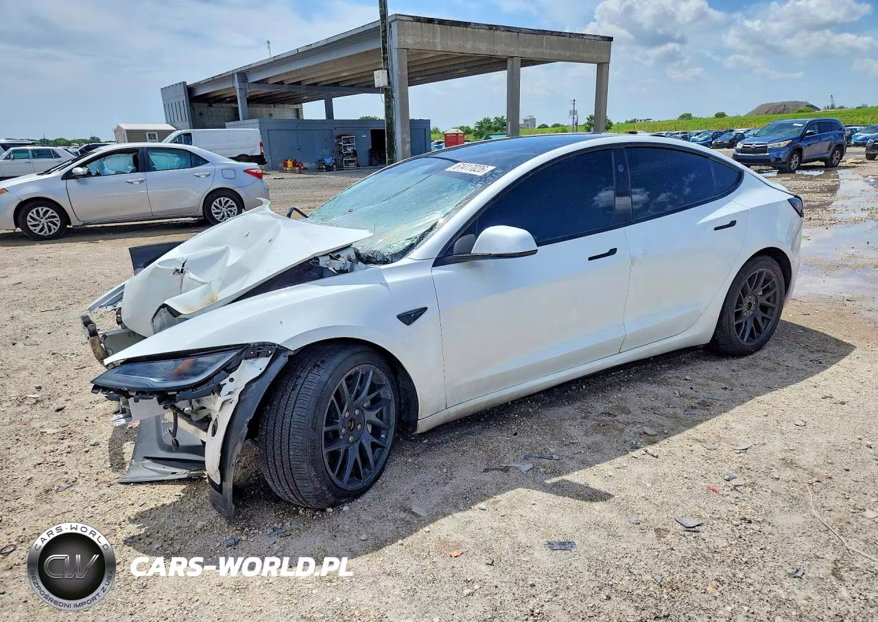 2025 Tesla Model 3 – zdjęcie 1 z 12