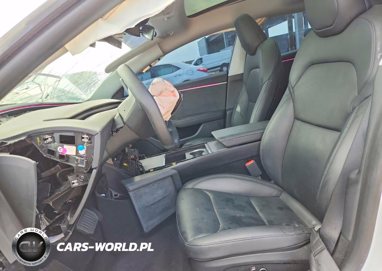 2025 Tesla Model 3 VIN:5YJ3E1EB8SF003697 - 7