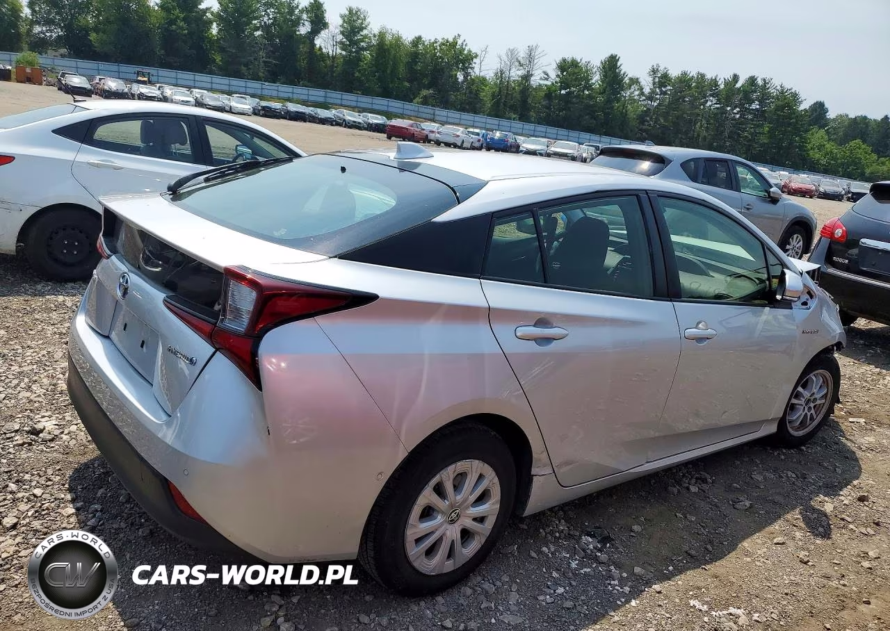 2021 Toyota Prius Le VIN:JTDKAMFU1M3145818 - 3