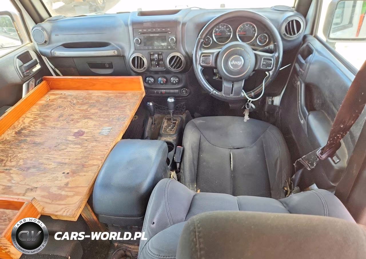 2015 Jeep Wrangler Unlimited Sport VIN:1C4BJWKG7FL725590 - 8