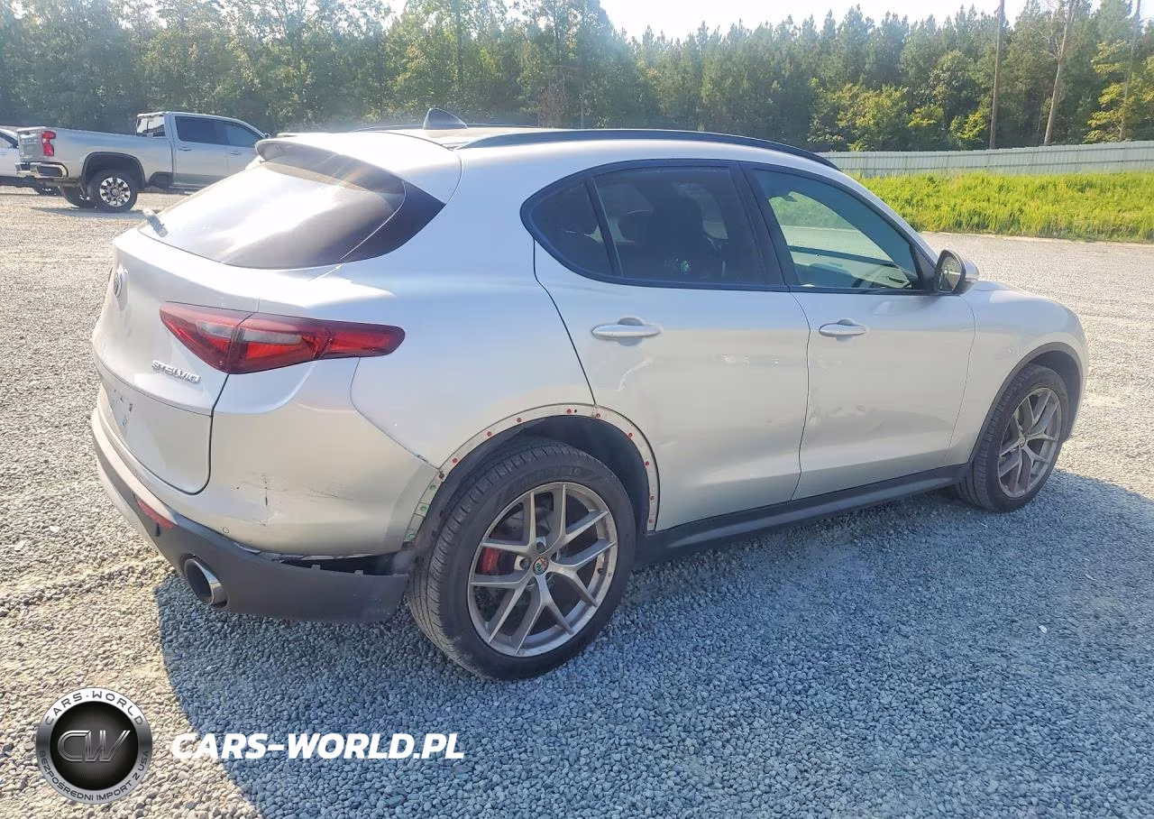 2018 Alfa Romeo Stelvio Ti Sport VIN:ZASFAKNN8J7B98639 - 3