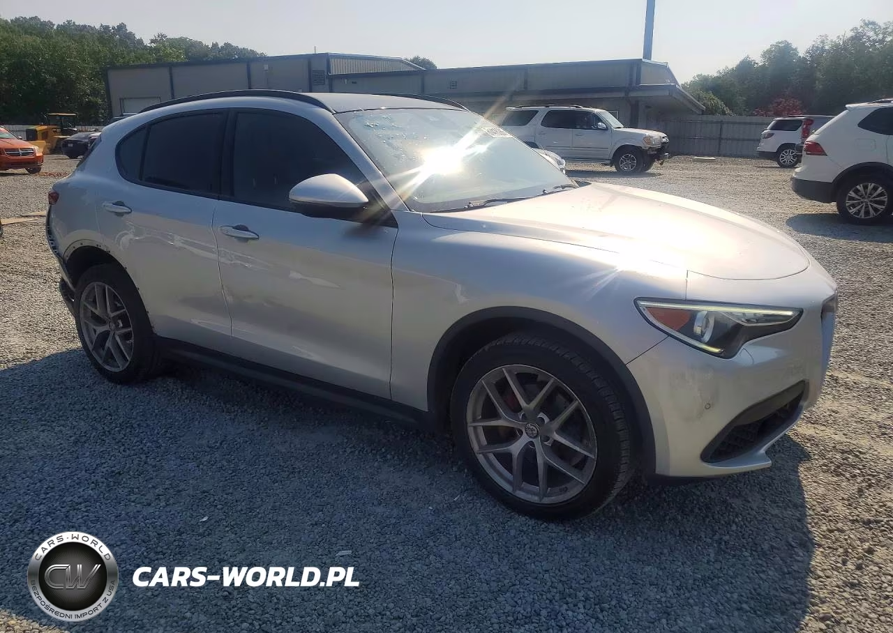 2018 Alfa Romeo Stelvio Ti Sport VIN:ZASFAKNN8J7B98639 - 4