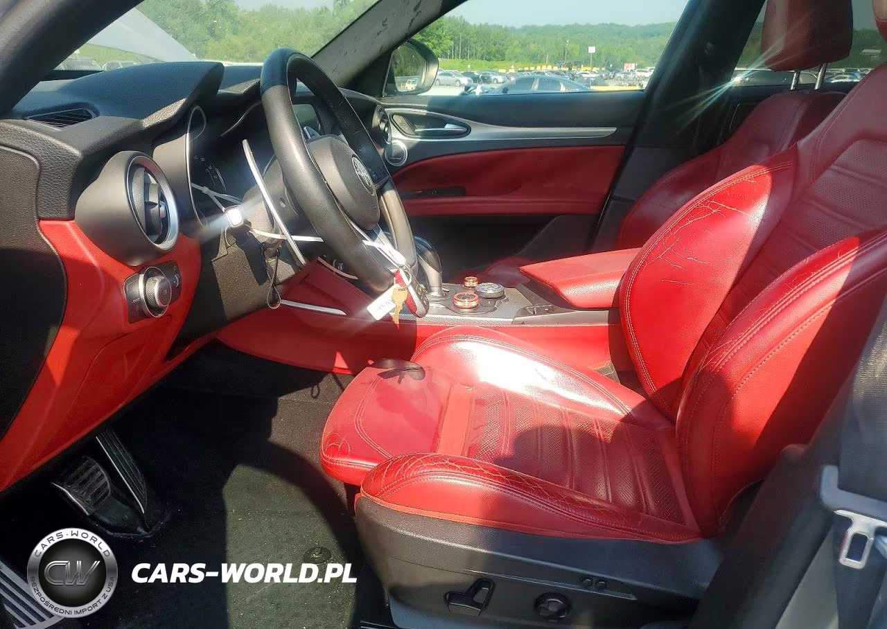 2018 Alfa Romeo Stelvio Ti Sport VIN:ZASFAKNN8J7B98639 - 7