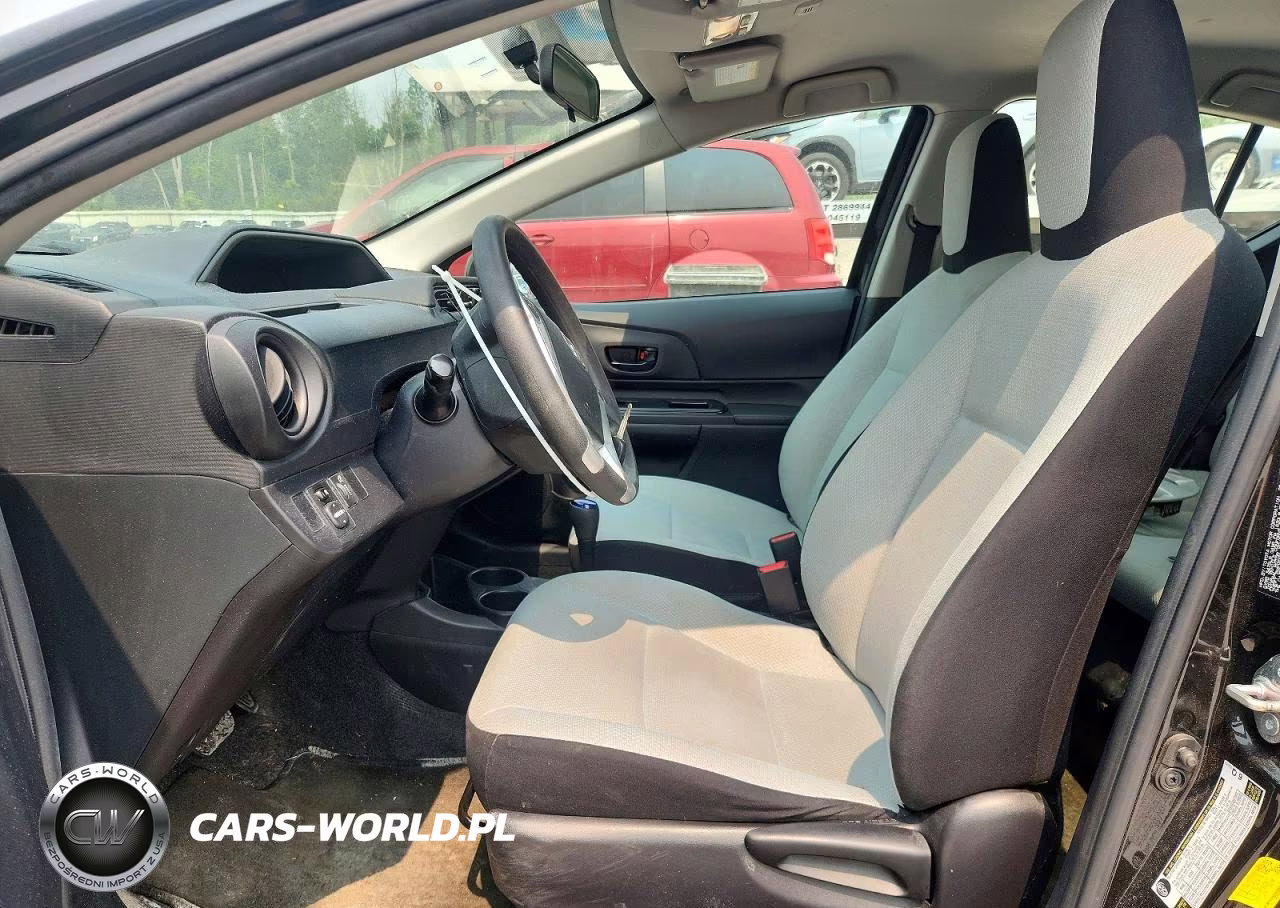 2015 Toyota Prius C One VIN:JTDKDTB32F1107043 - 7