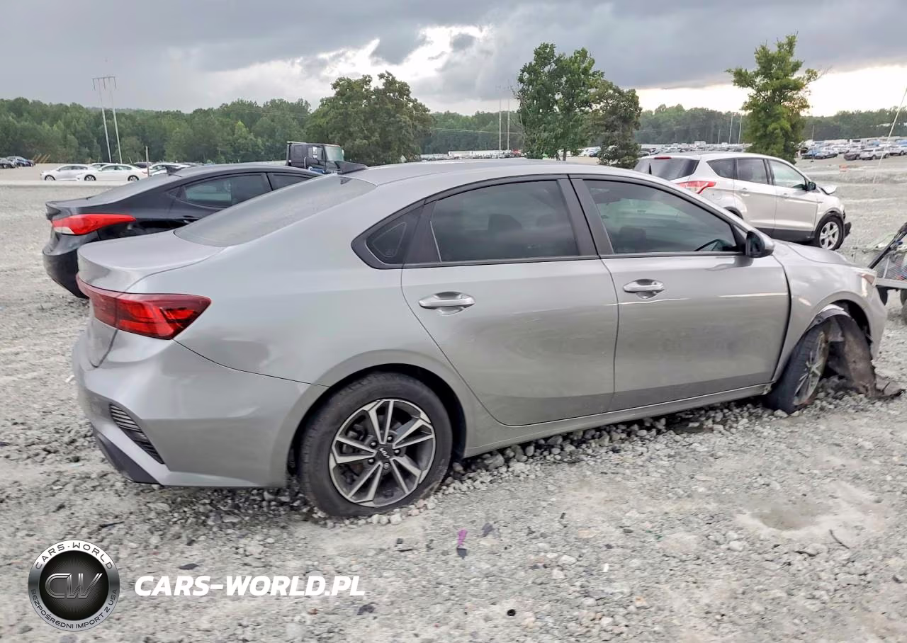 2024 Kia Forte Lxs VIN:3KPF24AD0RE750340 - 3