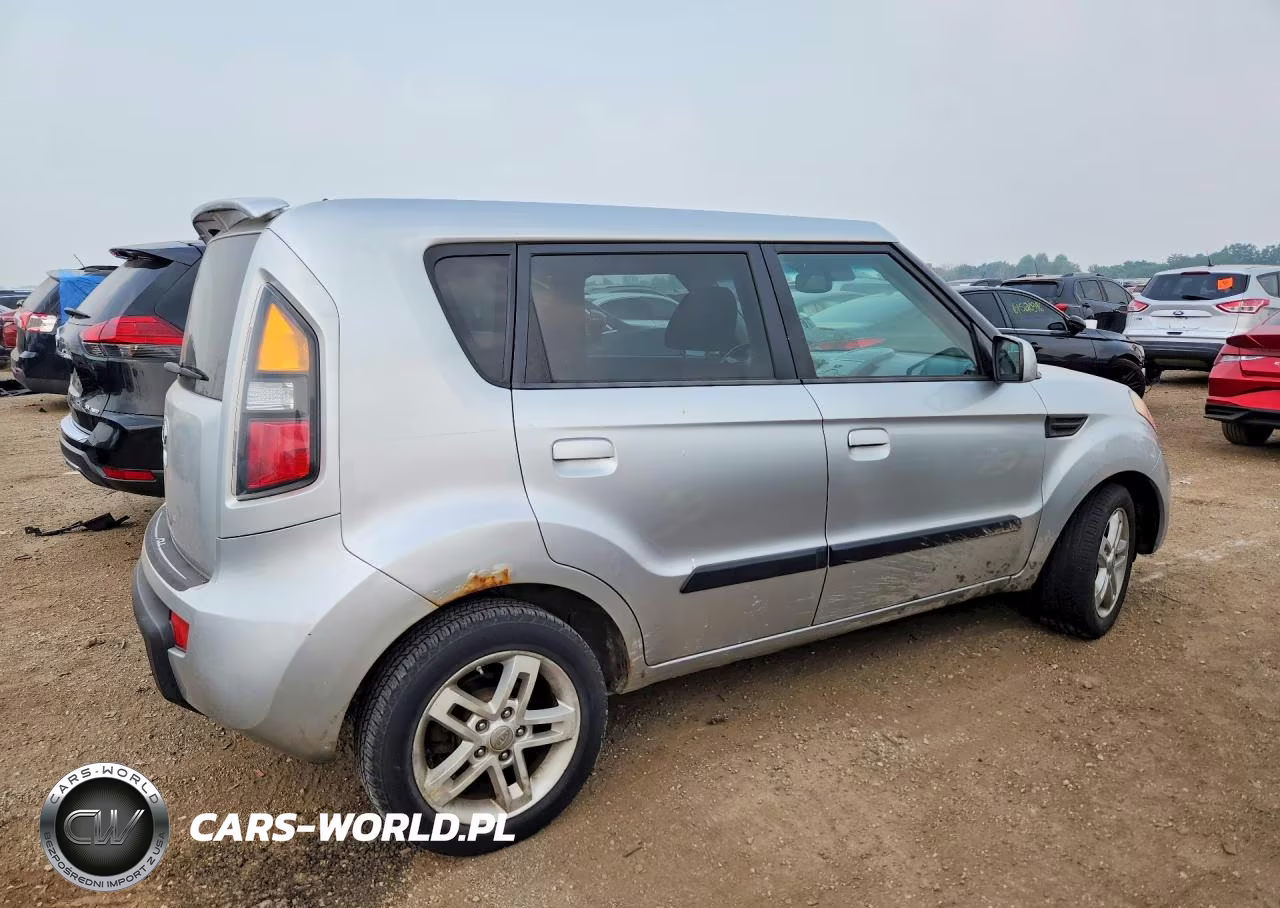 2010 Kia Soul + VIN:KNDJT2A22A7106630 - 3