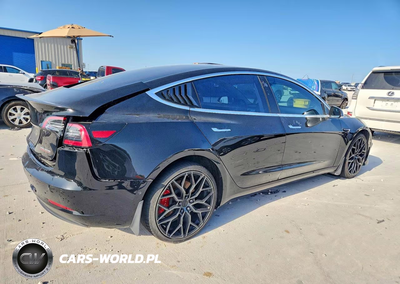 2018 Tesla Model 3 VIN:5YJ3E1EB6JF074041 - 3