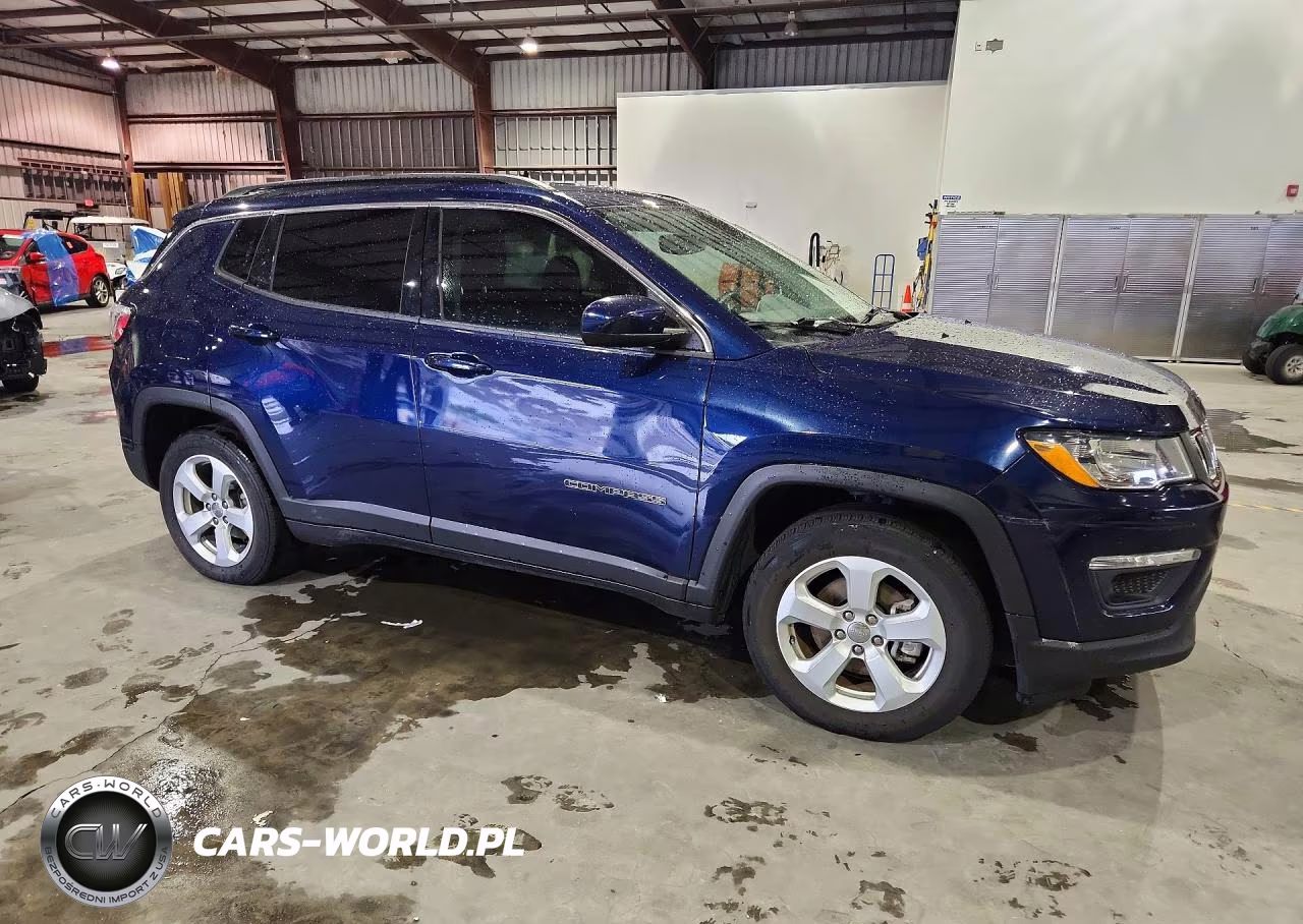 2019 Jeep Compass Latitude VIN:3C4NJCBB6KT692323 - 4