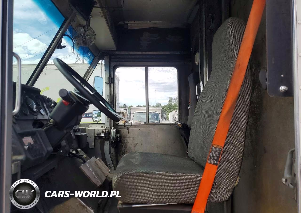 2001 Freightliner Mt45 Chassis Delivery Truck VIN:4UZAANBWX1CH52853 - 7