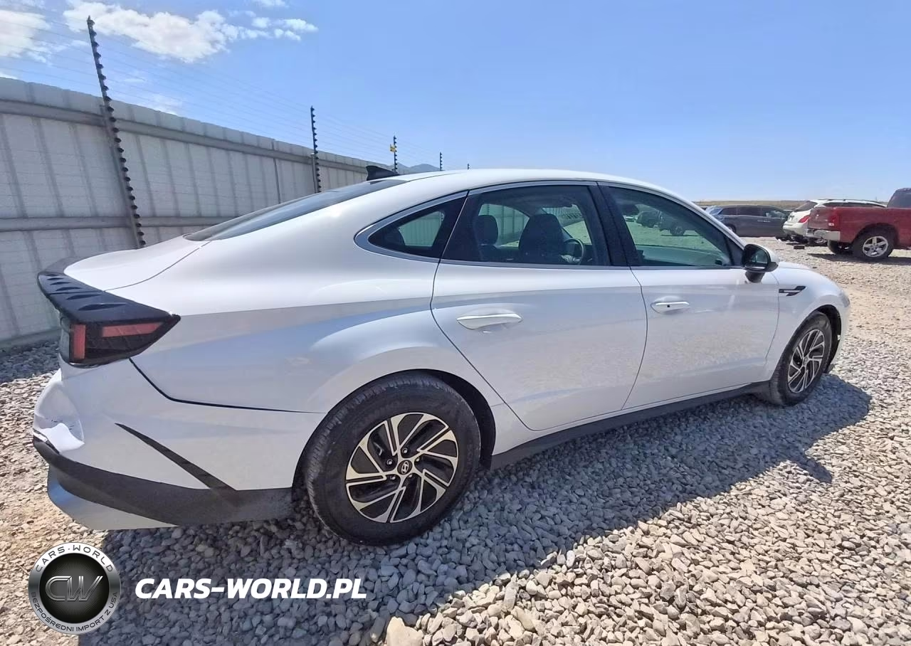2026 Hyundai Sonata Hybrid Blue VIN:KMHL24JJ2TA157707 - 3