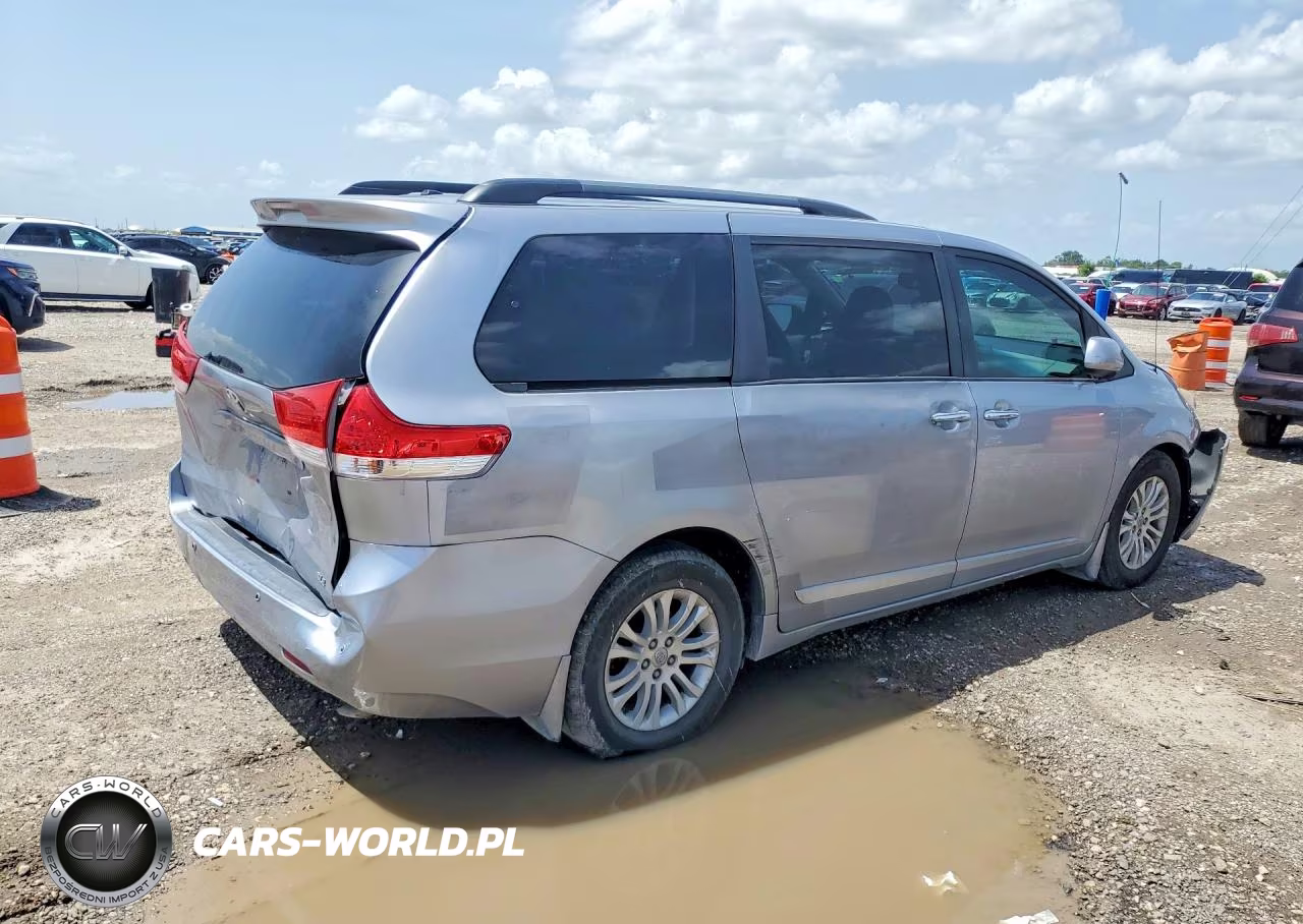 2012 Toyota Sienna Xle 8-Passenger VIN:5TDYK3DC6CS275313 - 3