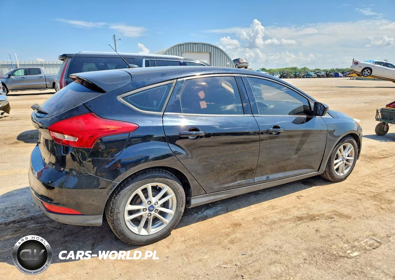 2018 Ford Focus Se VIN:1FADP3K29JL315348 - 3