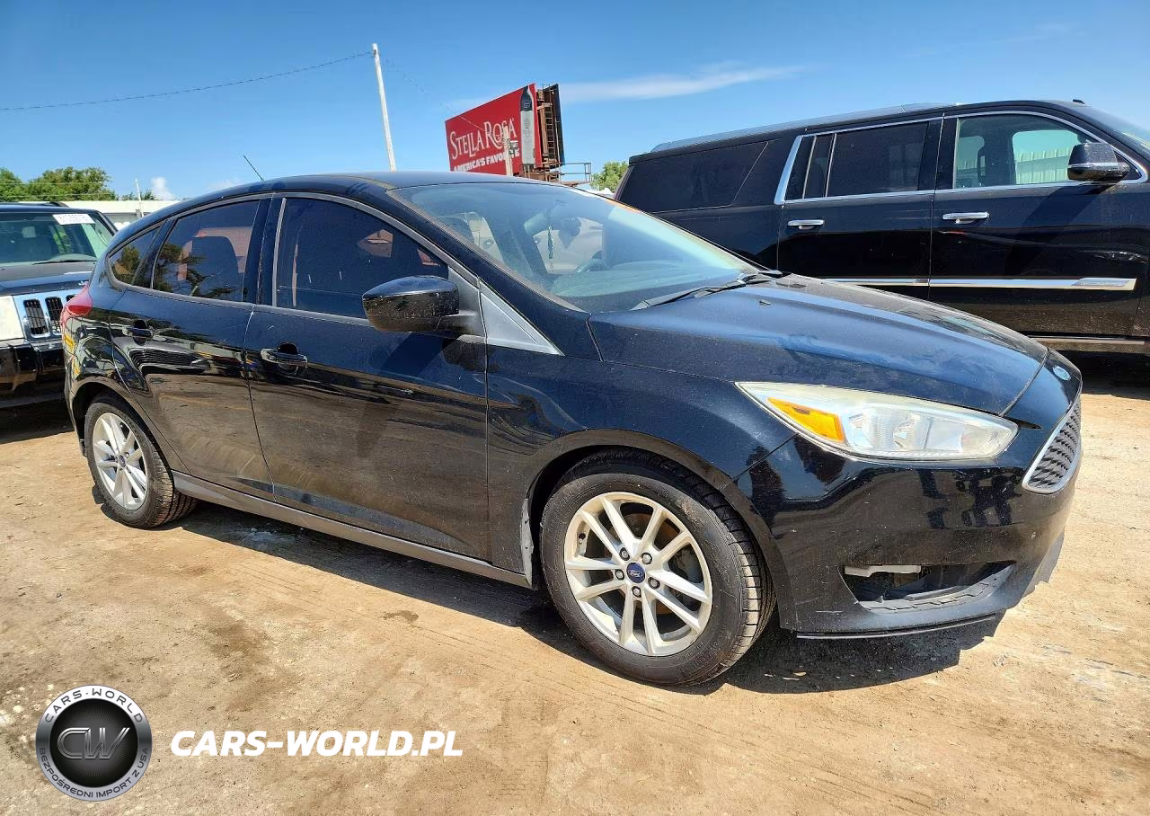 2018 Ford Focus Se VIN:1FADP3K29JL315348 - 4