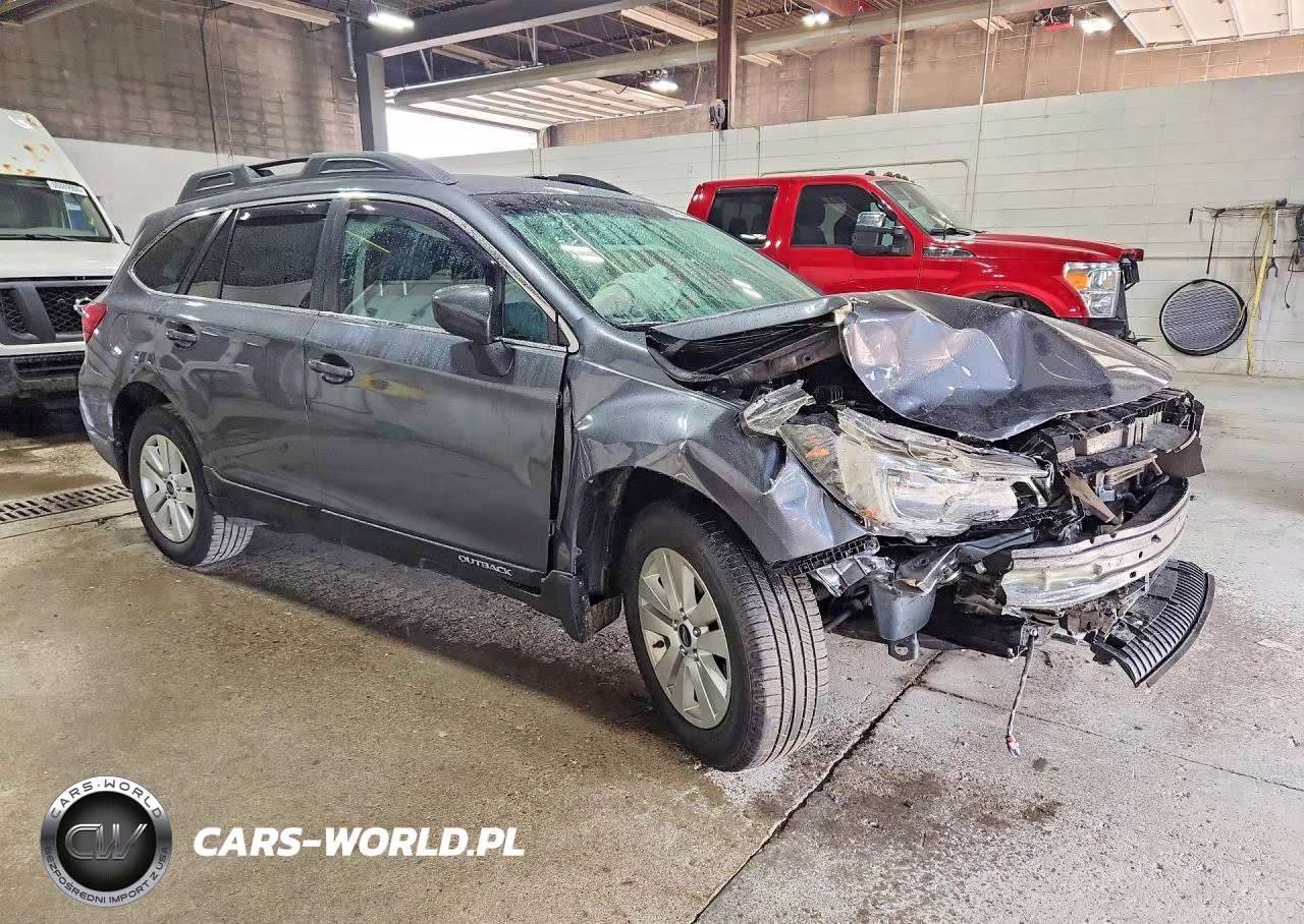 2018 Subaru Outback 2.5I Premium VIN:4S4BSACC5J3312972 - 4