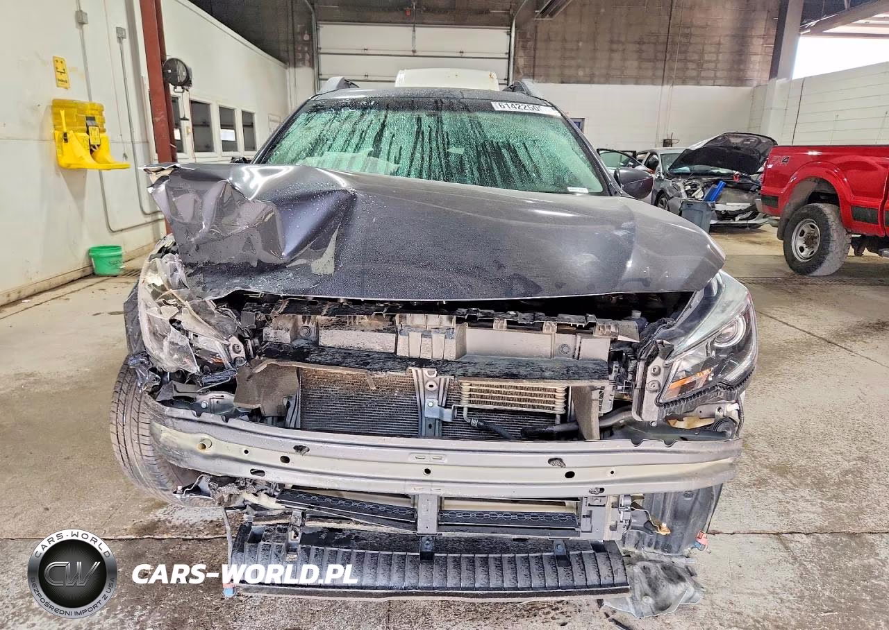 2018 Subaru Outback 2.5I Premium VIN:4S4BSACC5J3312972 - 5