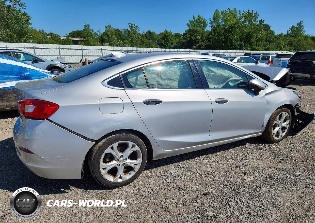 2016 Chevrolet Cruze Premier VIN:1G1BG5SM6G7279935 - 3