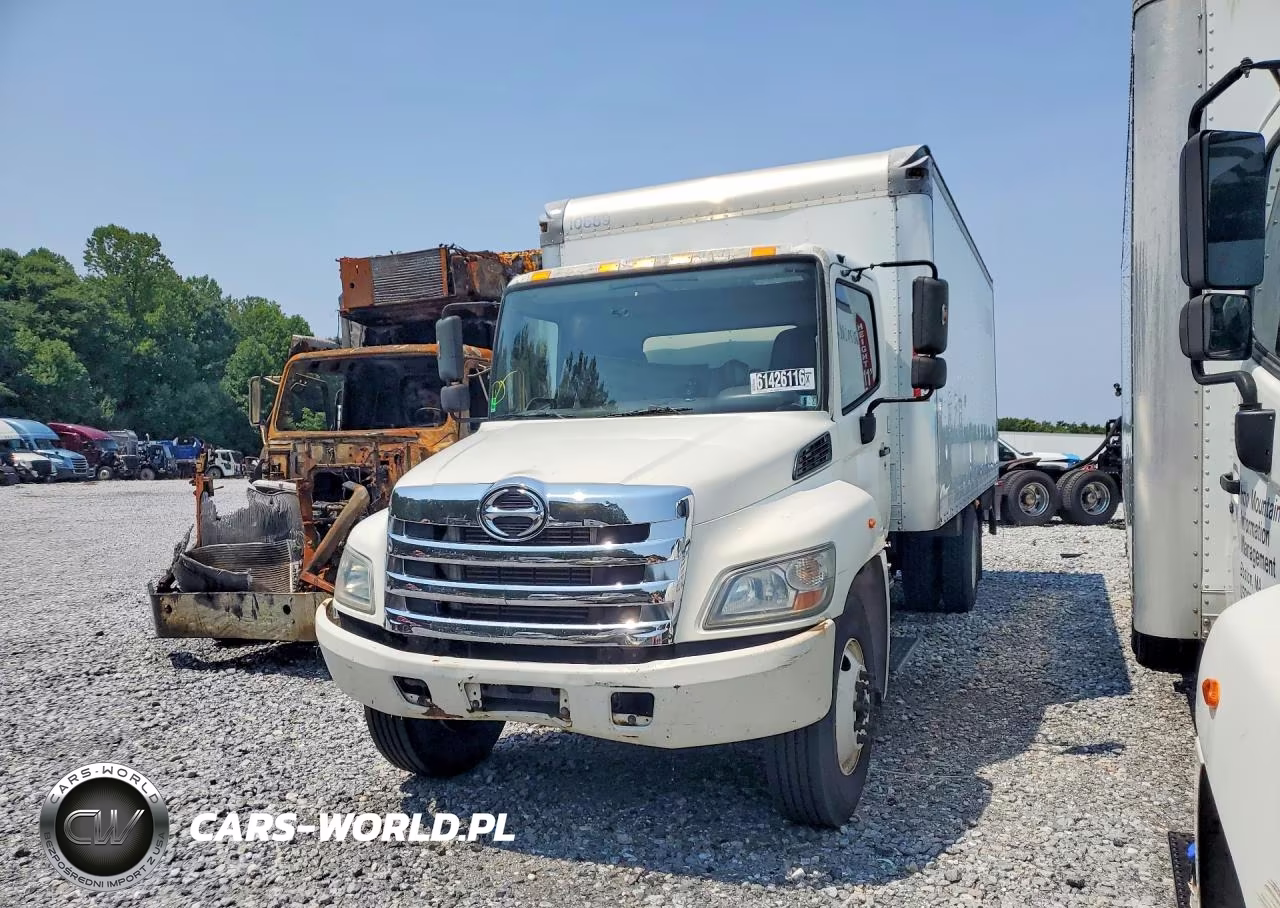 2013 Hino 258-268 Box Truck
