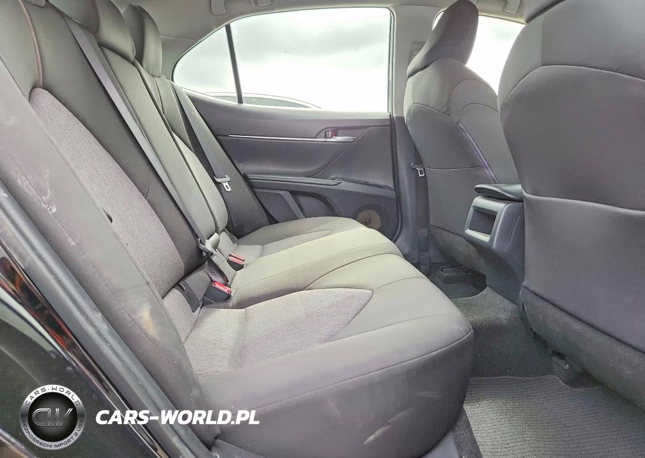 2018 Toyota Camry Le VIN:JTNB11HK8J3047211 - 10