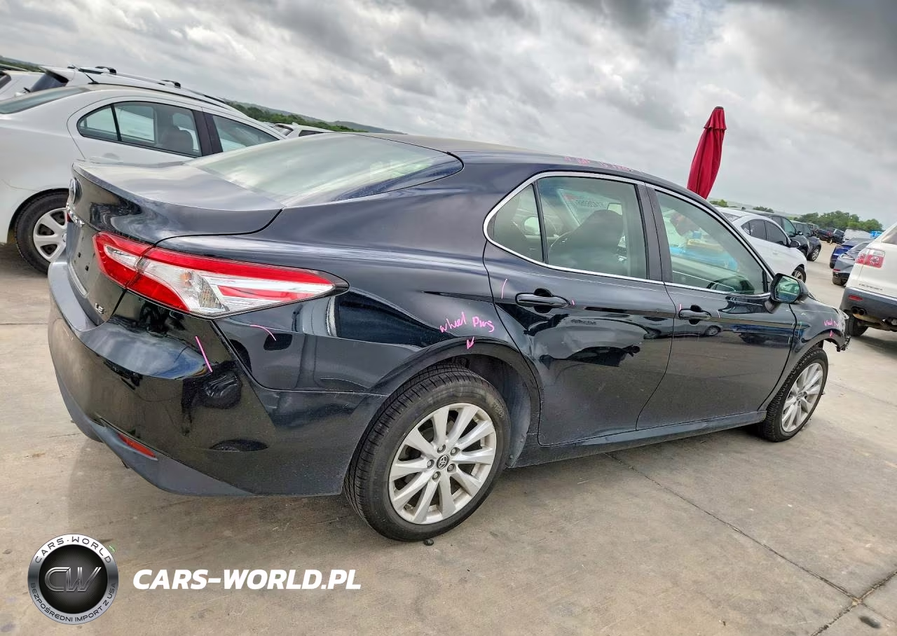 2018 Toyota Camry Le VIN:JTNB11HK8J3047211 - 3