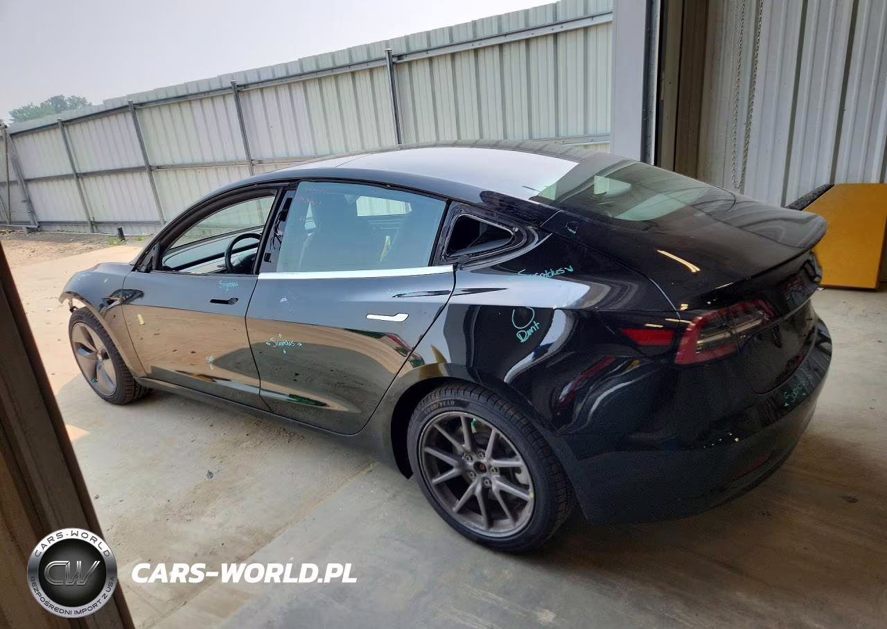 2018 Tesla Model 3 VIN:5YJ3E1EB1JF127213 - 2