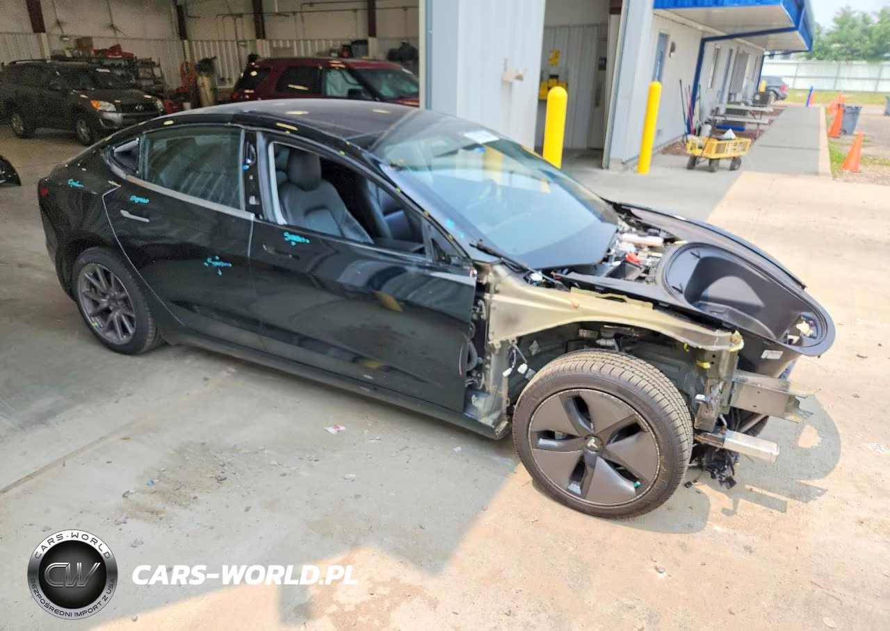 2018 Tesla Model 3 VIN:5YJ3E1EB1JF127213 - 4