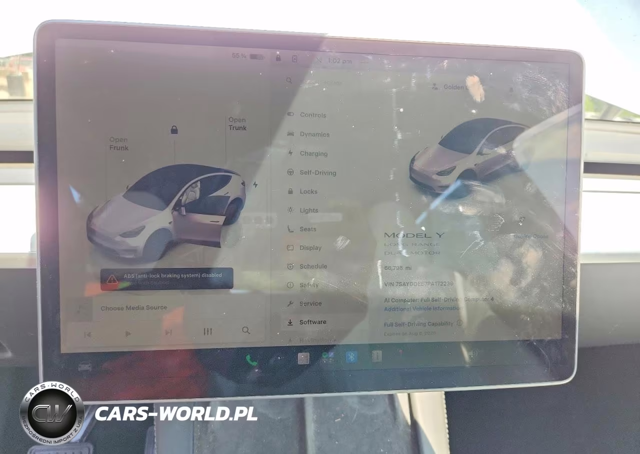 2023 Tesla Model Y VIN:7SAYGDEE7PA172239 - 9