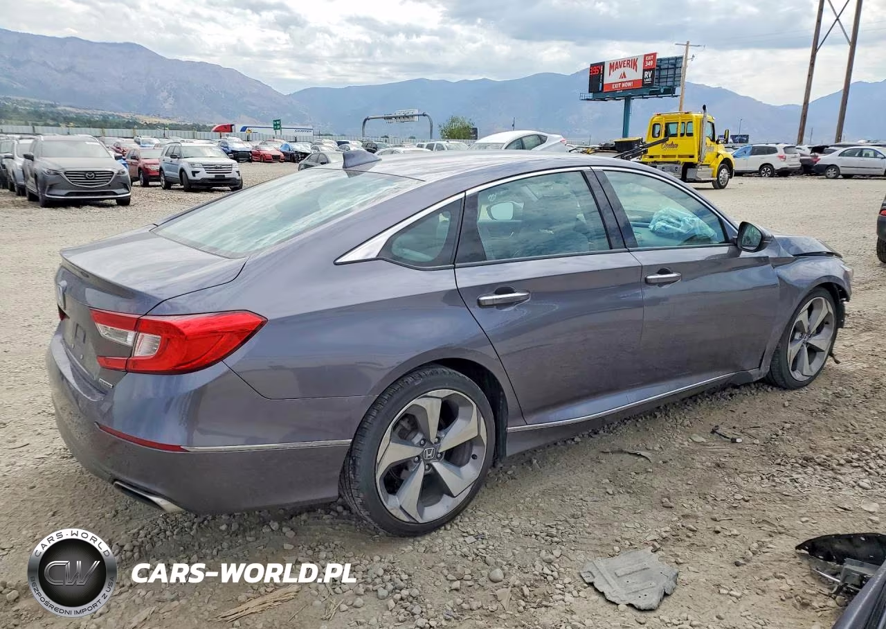 2018 Honda Accord Touring VIN:1HGCV1F99JA002076 - 3