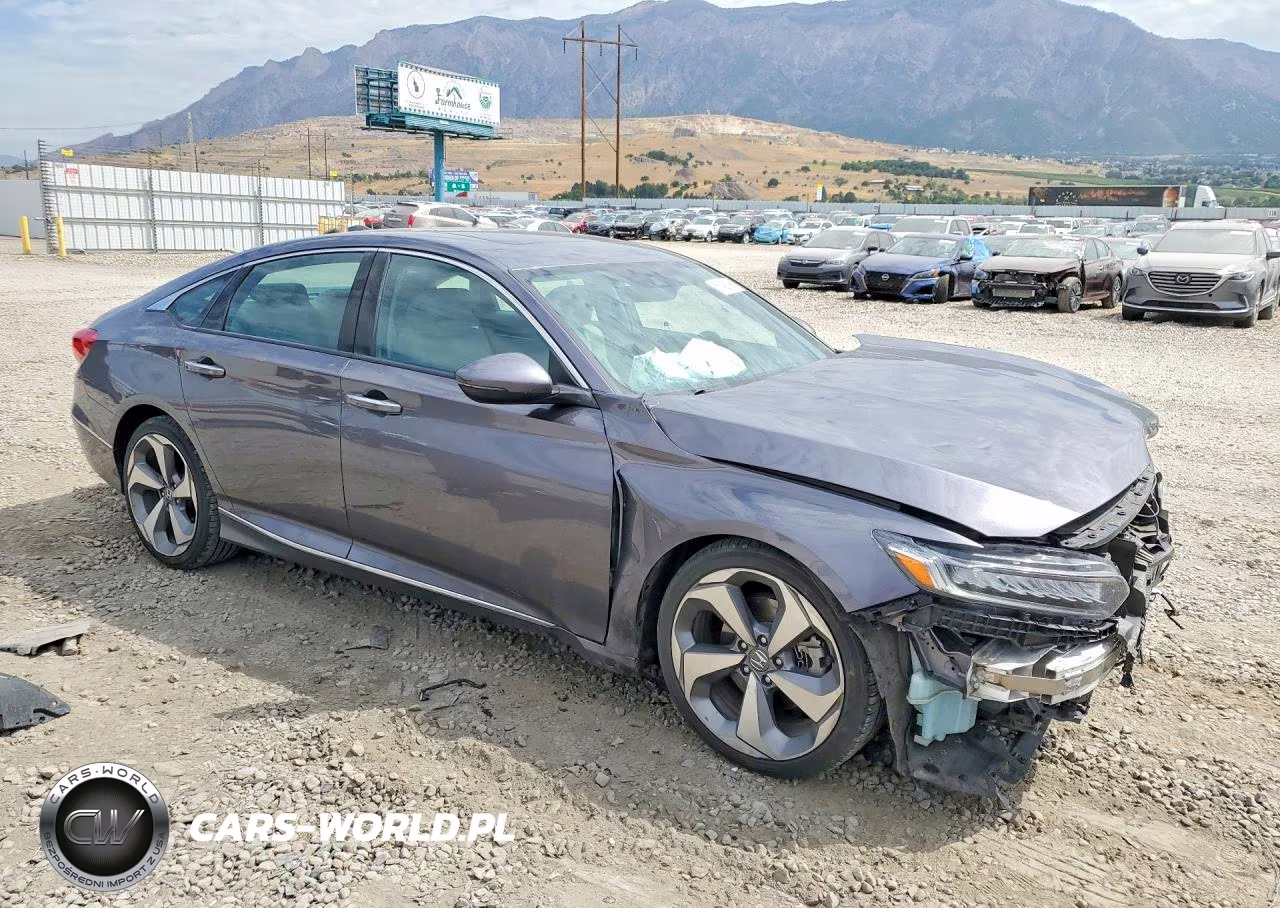 2018 Honda Accord Touring VIN:1HGCV1F99JA002076 - 4