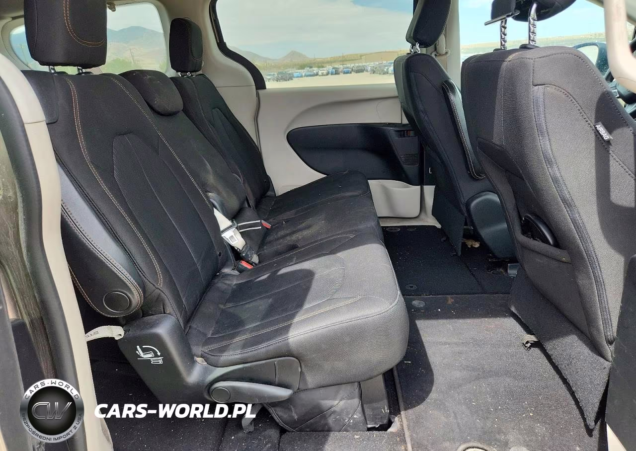 2017 Chrysler Pacifica Touring VIN:2C4RC1DG4HR611145 - 10