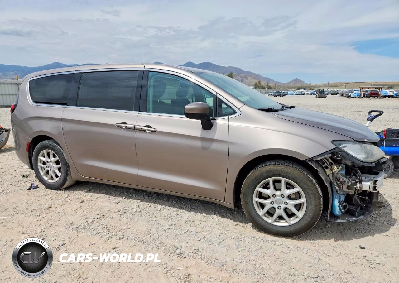2017 Chrysler Pacifica Touring VIN:2C4RC1DG4HR611145 - 4