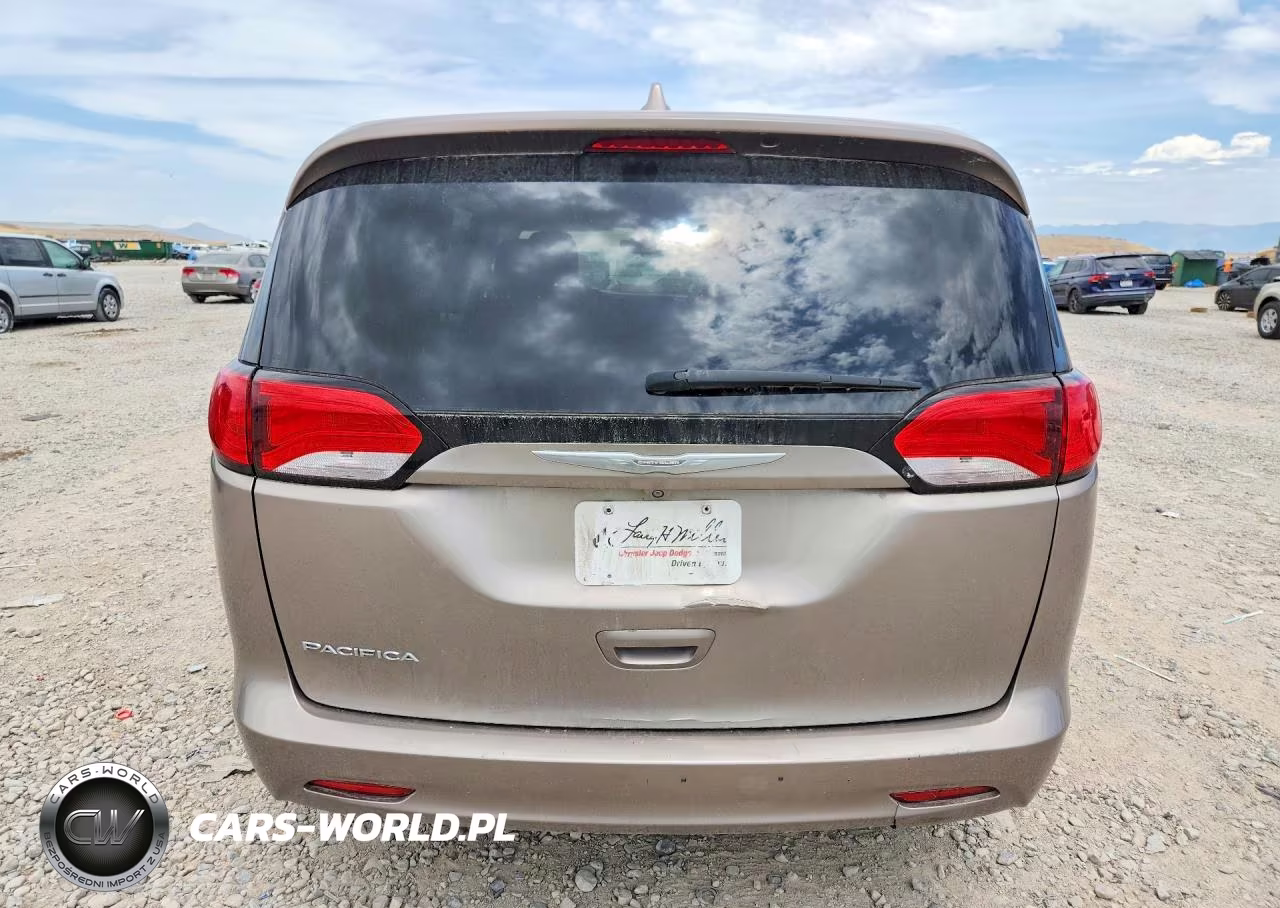 2017 Chrysler Pacifica Touring VIN:2C4RC1DG4HR611145 - 6
