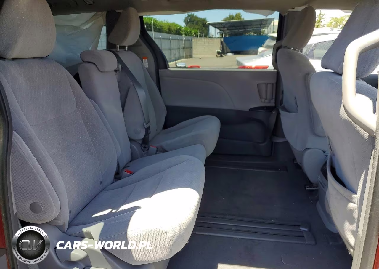 2019 Toyota Sienna Le VIN:5TDKZ3DC3KS008744 - 11