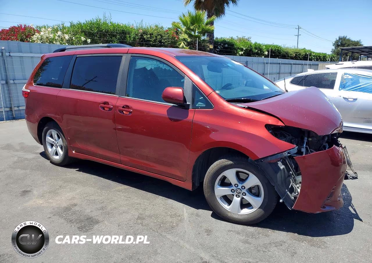 2019 Toyota Sienna Le VIN:5TDKZ3DC3KS008744 - 4