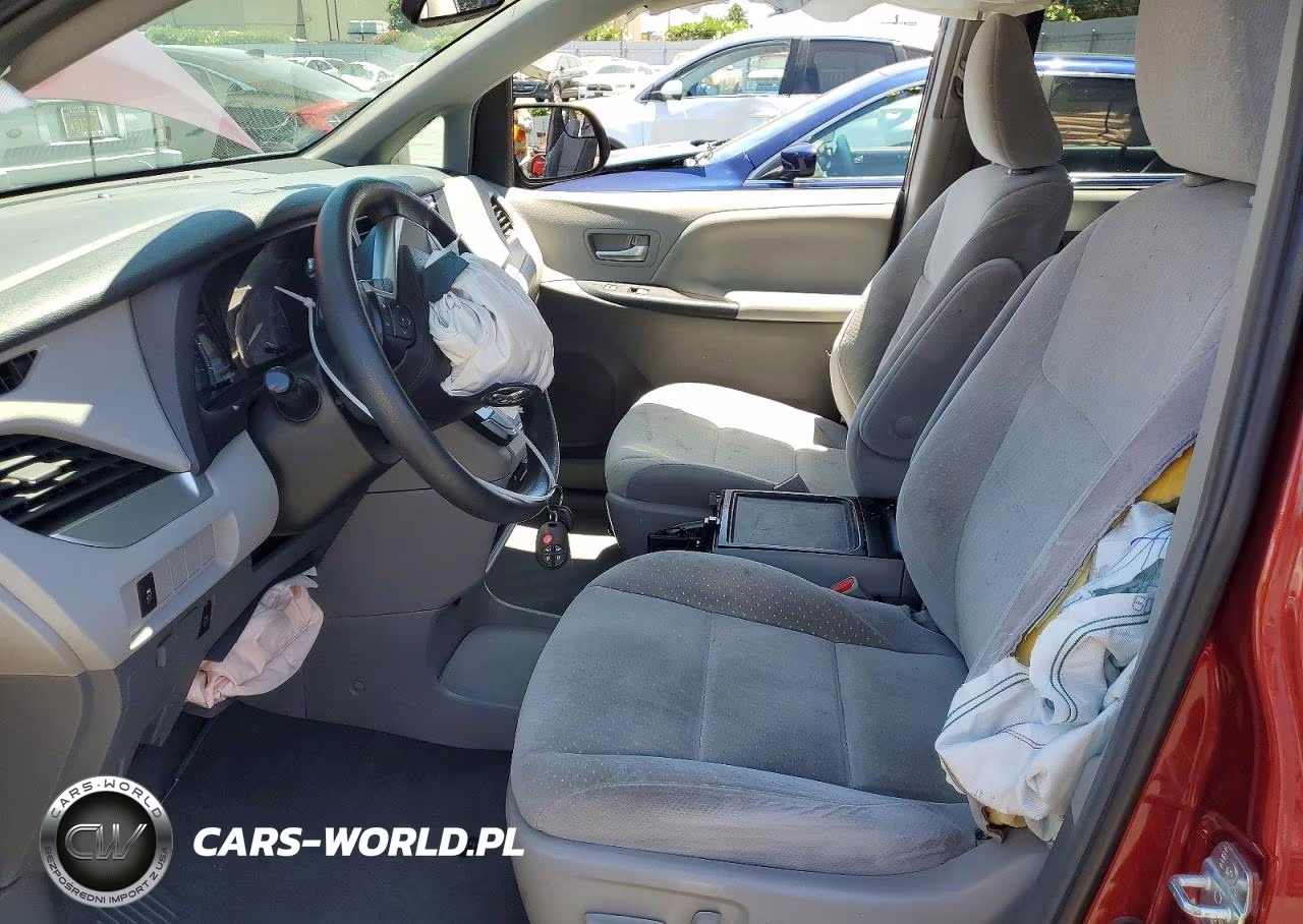 2019 Toyota Sienna Le VIN:5TDKZ3DC3KS008744 - 7