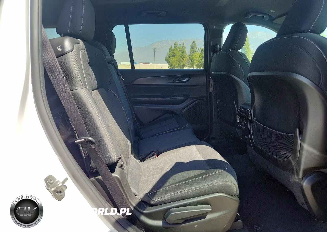 2024 Jeep Grand Cherokee L Laredo VIN:1C4RJKAG7R8533876 - 11