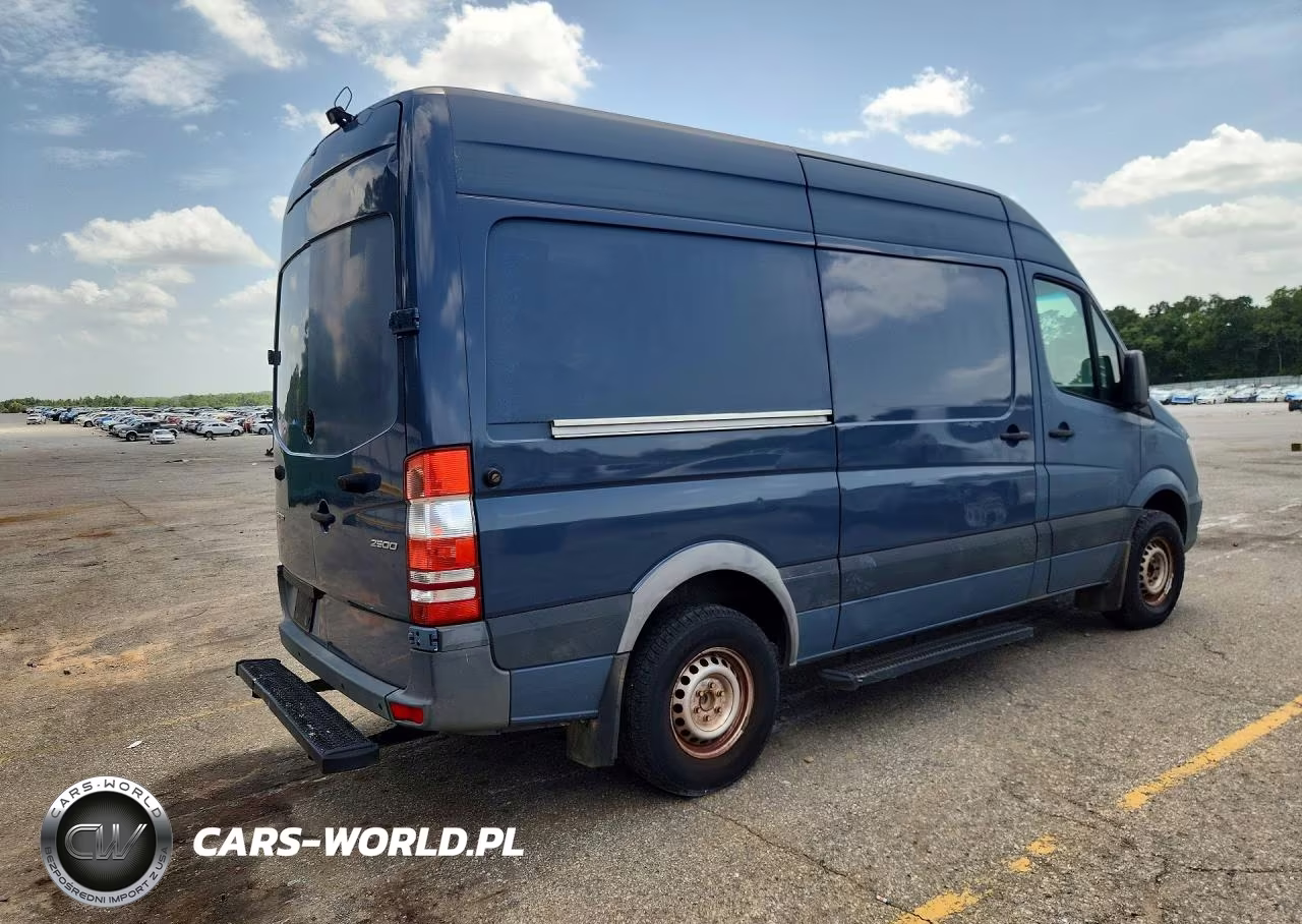 2018 Mercedes-Benz Sprinter 2500 VIN:WD3PE7CD6JP635573 - 3