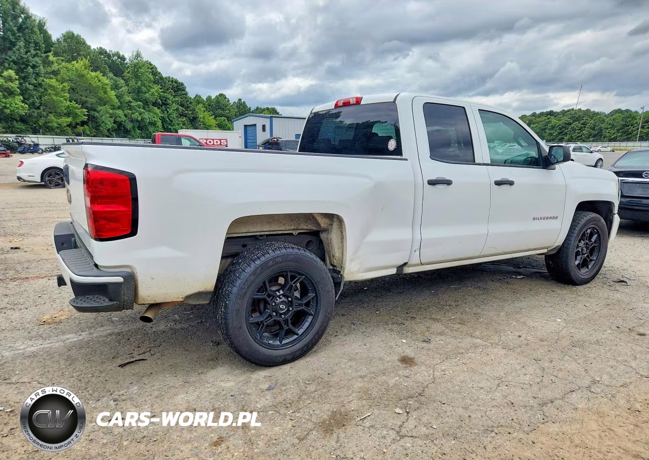 2018 Chevrolet Silverado C1500 Custom VIN:1GCRCPEH8JZ230596 - 3