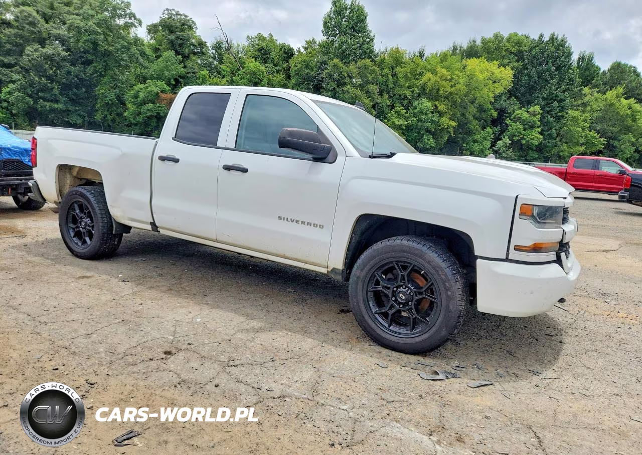 2018 Chevrolet Silverado C1500 Custom VIN:1GCRCPEH8JZ230596 - 4
