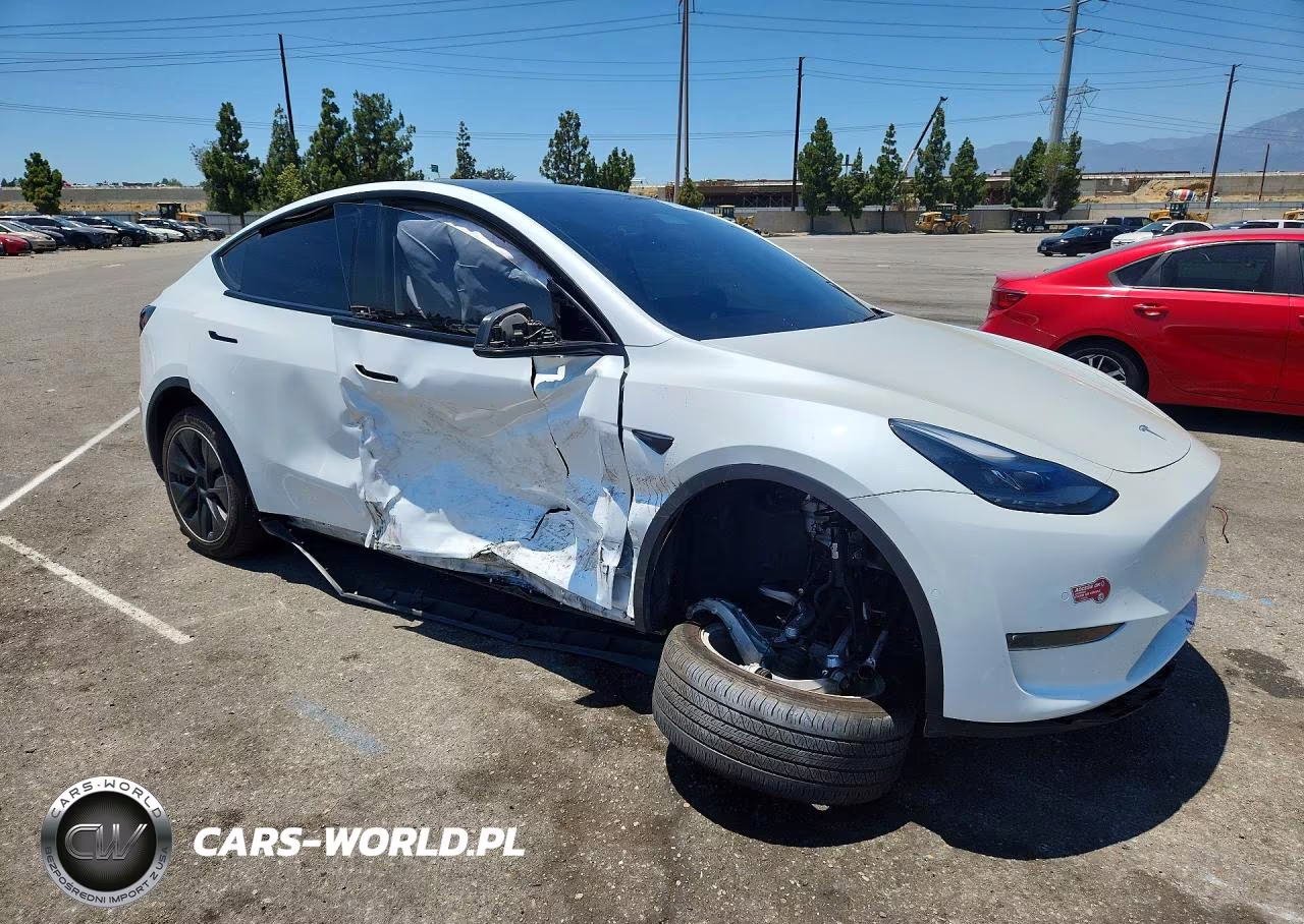2020 Tesla Model Y VIN:5YJYGDEE8LF009092 - 4