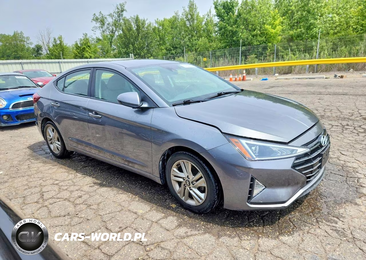 2019 Hyundai Elantra Sel VIN:5NPD84LF5KH450542 - 4