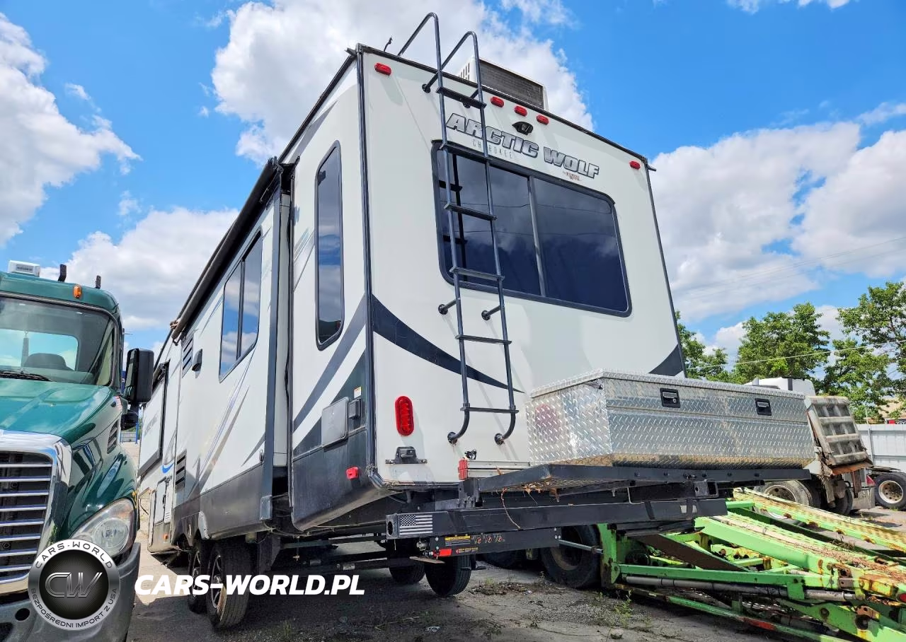 2019 Forest River Arctic Wolf Camper VIN:5ZT3CKUB1K2703284 - 2