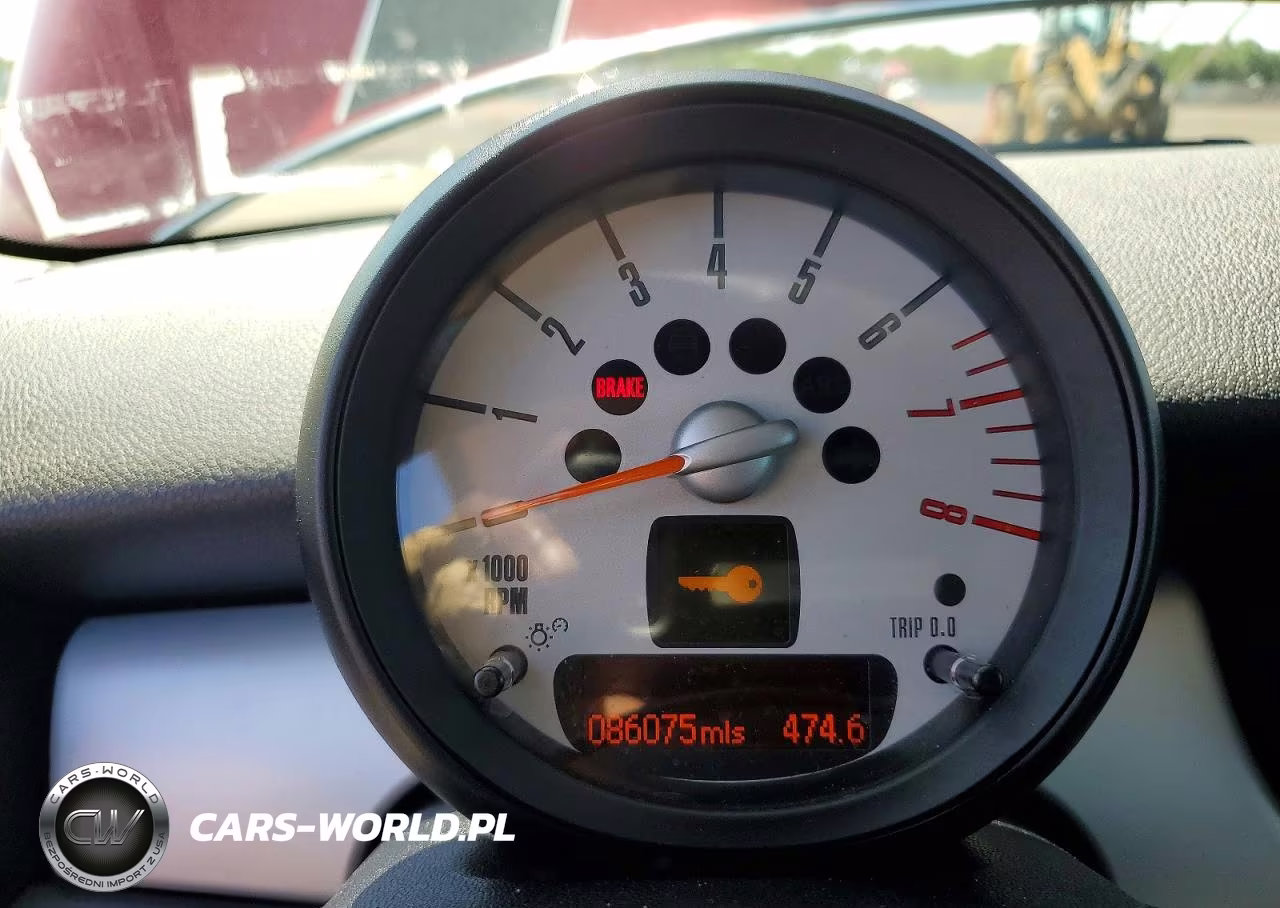 2011 Mini Cooper Base VIN:WMWSU3C51BT183669 - 9