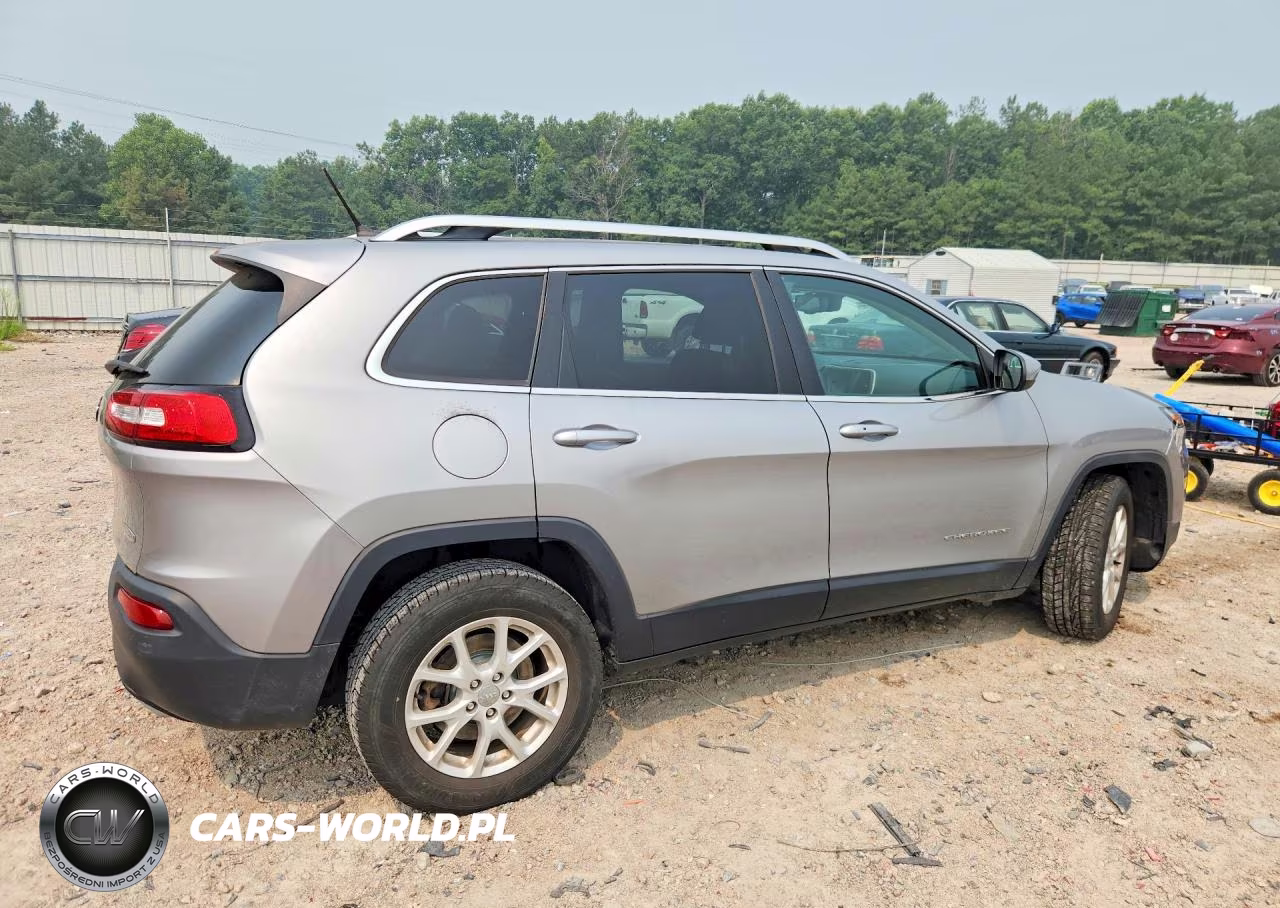 2015 Jeep Cherokee Latitude VIN:1C4PJMCS8FW625591 - 3